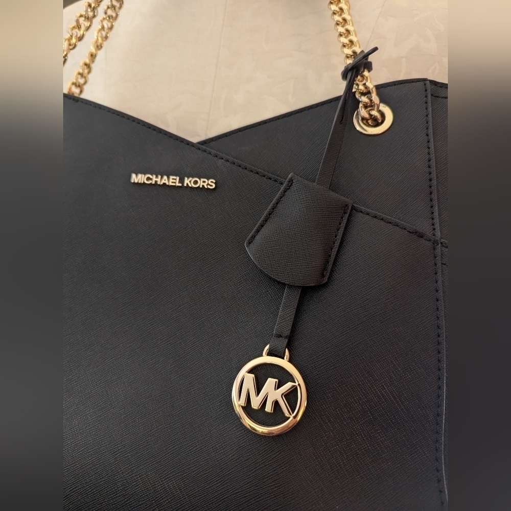 Authentic Michael Kors Large Jet Set Bag in Black - Picture 2 of 13